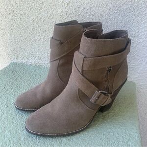 Dolce Vita Conary Taupe Suede Stacked Heel Booties Size 9.5